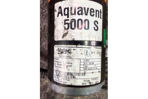 1302710A VOLVO Coolant circulating pump