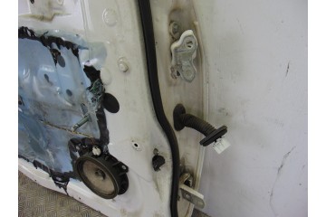 BLANCA PUERTA TRASERA IZQUIERDA TOYOTA COROLLA VERSO (R1) 2.2 D-4D Luna 2008 BLANCA 199311 TOYOTA - 4