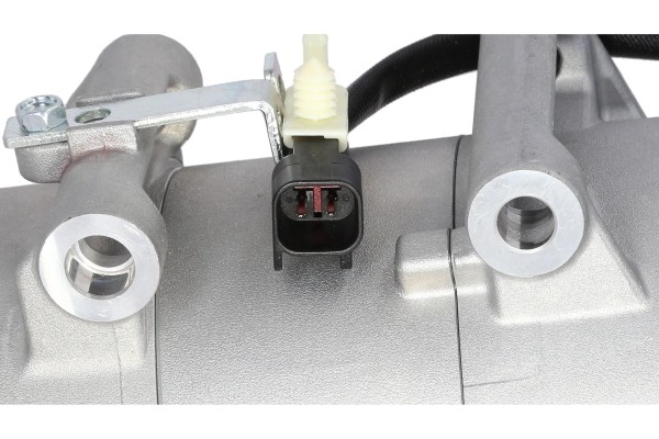 Compresor de aire acondicionado Kamoka 7820032 usado 5