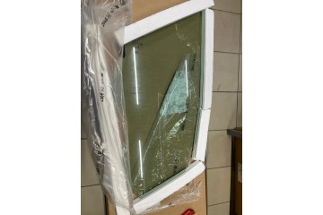 GLASS OF THE RIGHT FRONT DOOR Car type 4x4 SUV passenger cars