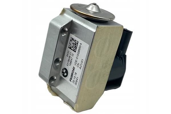 BMW i8 I12 i8 I15 Electric Expansion Valve 9318648 Original
