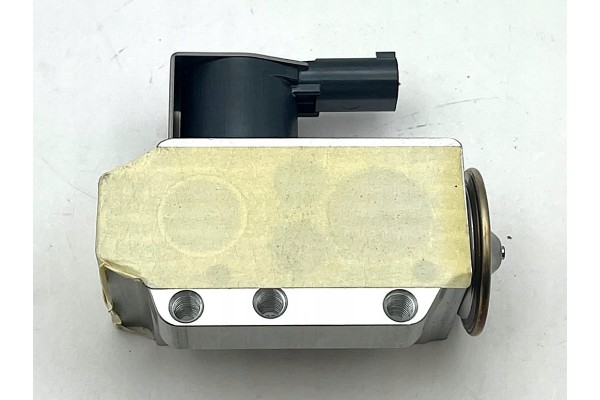 BMW i8 I12 i8 I15 Electric Expansion Valve 9318648 Original Part manufacturer BMW OE