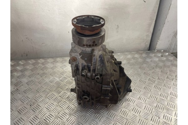Rear differential Maserati Quattroporte 670030134 Car type passenger cars
