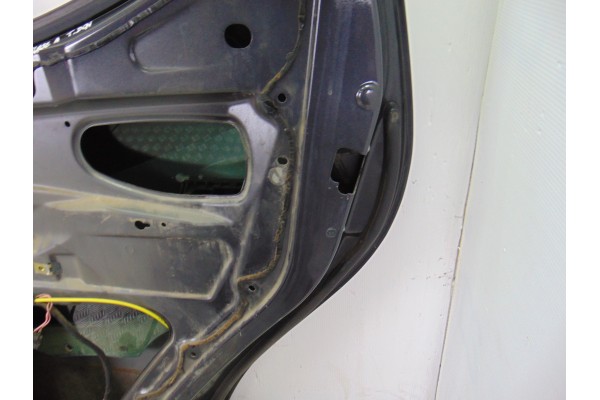 NEGRA PUERTA TRASERA DERECHA MERCEDES-BENZ CLASE A (BM 168)