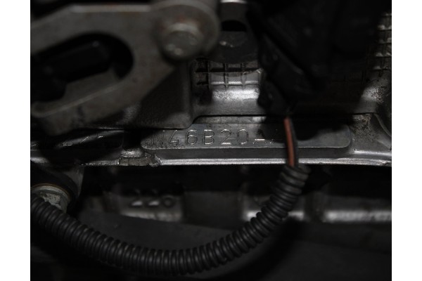 Motor de gasolina BMW Serie 3 E46 318i 2.0 N46B20AA completo usado 6