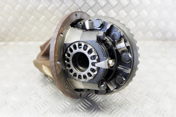 Reductor trasero Toyota Land Cruiser 120 (J12) 411103D570 3.0L diésel 120kW usado 4