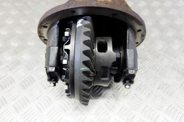 Reductor trasero Toyota Land Cruiser 120 (J12) 411103D570 3.0L diésel 120kW usado 9