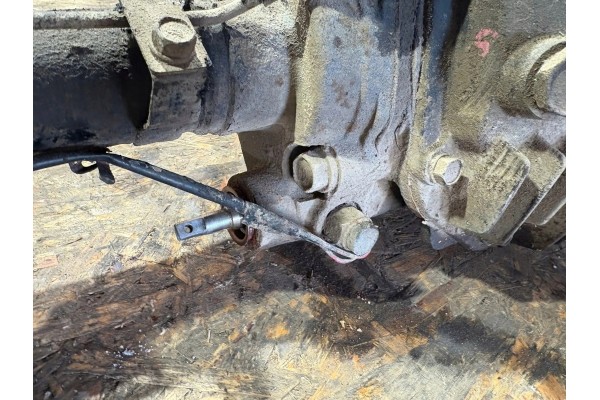 Reductor delantero Mitsubishi L 200 / Triton (KA T, KB T) D2009038 2.5L usado 3