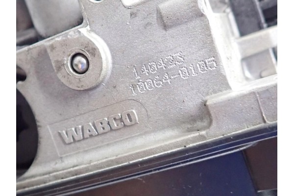Válvula de Secador de Aire Multiválvula JC46-2A131-BB Ford F-Max 23R usado 9