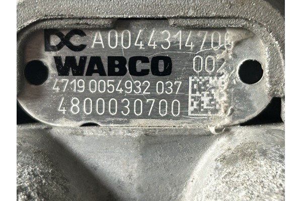Válvula de freno principal Mercedes Actros MP5 A0044314706 Wabco 4800030700 usado 2