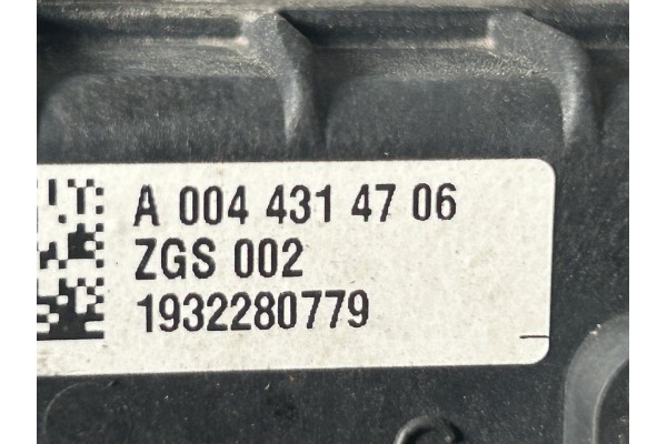 Válvula de freno principal Mercedes Actros MP5 A0044314706 Wabco 4800030700 usado 3