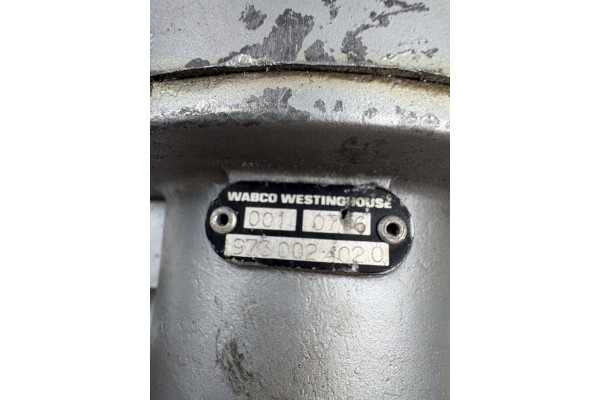 Válvula de control Wabco 9730024020 para semirremolque usado 2