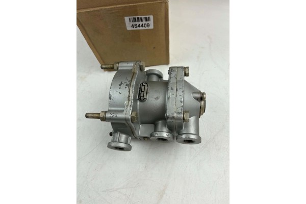 Válvula de control Wabco 9730024020 para semirremolque usado 4