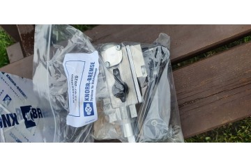 LEVEL ADJUSTMENT VALVE
