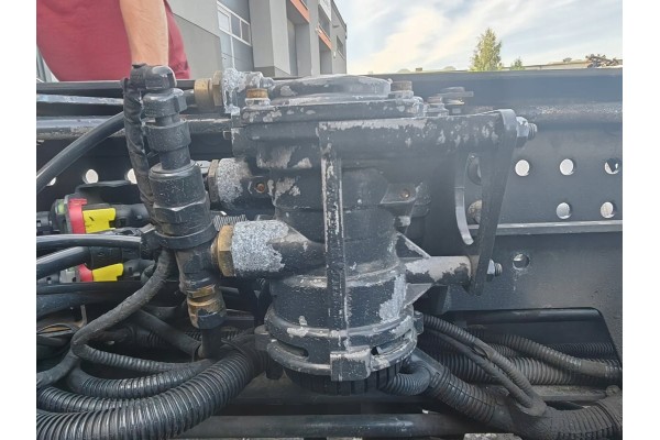 Válvula Europa para remolque Iveco S Way 2019 usado 3