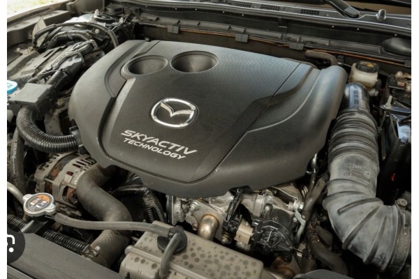 Mazda silnik kompletny 2 2