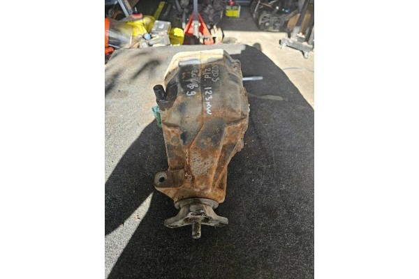 Rear reducer MERCEDES BENZ C W203 A2033510008 2 0L diesel 90kW 2004 Car type passenger cars