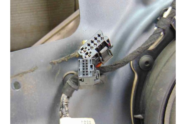 GRIS CENIZA PUERTA TRASERA IZQUIERDA AUDI A4 AVANT (8E)