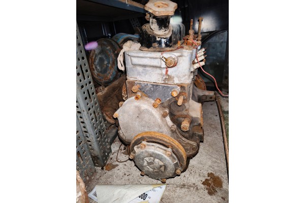 SEAT 850 NIE FIAT 850 SILNIK UZYWANY DRZWI BOTNIKI Engine type petrol