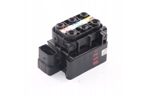 Módulo Divisor de Suspensión Mercedes W213 C238 AIRMATIC A0993200258
