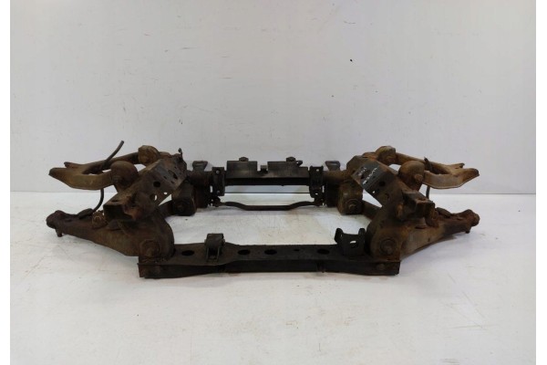 MITSUBISHI PAJERO III V60 V70 2000 2007 Front bridge beam MR404760