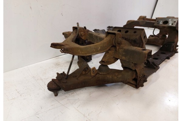 MITSUBISHI PAJERO III V60 V70 2000 2007 Front bridge beam MR404760 Car type passenger cars