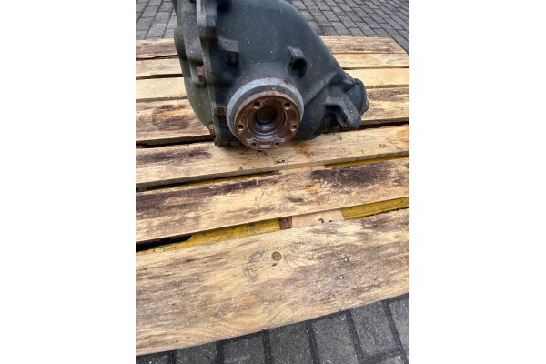 BMW E82 E88 E92 E93 DIFFERENTIAL REAR BRIDGE 135i 335i 2 56 7570280 Catalog number of the original 33107570280 7570280