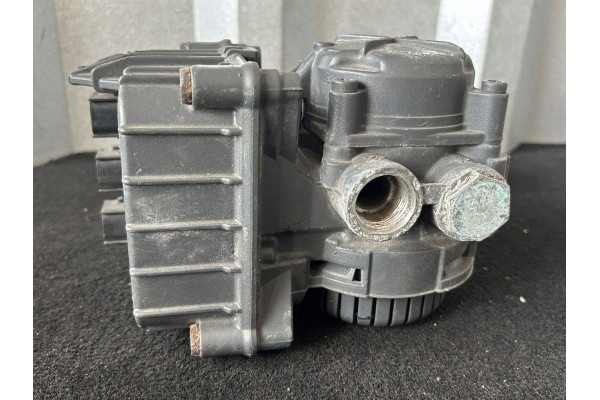 MODULATOR EBS FRONT AXLE ACTROS MP4 WABCO 4801065110 Part manufacturer Mercedes Benz OE