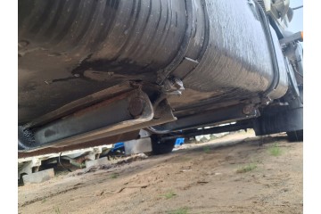 Soportes de depósito de combustible Volvo FL 130x59x43 310 litros 208