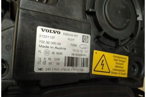 VOLVO FH4 LAMPA PRAWA BIXENON XENON PRAWY 21221137 Part manufacturer Volvo OE