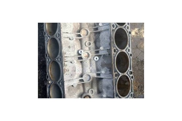 MERCEDS 5 0 V8 engine block R1130109305