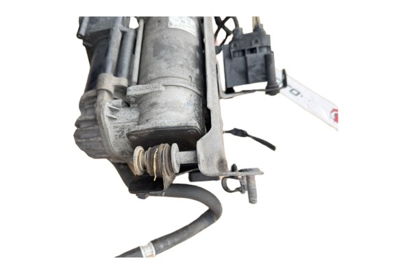 AIR SUSPENSION COMPRESSOR MERCEDES W213 A2133200104 SET Car type passenger cars