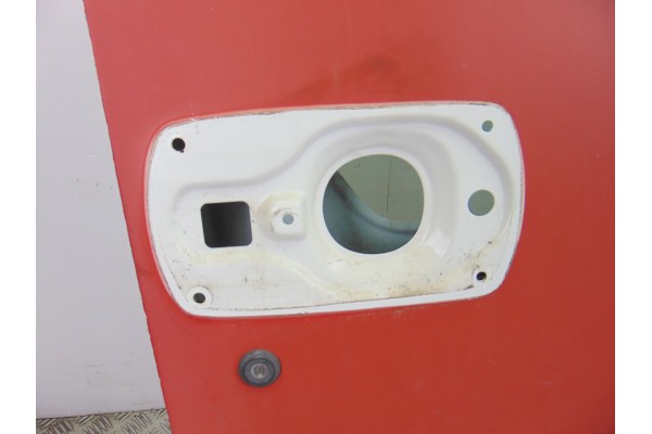 ROJO PUERTA DELANTERA DERECHA NISSAN CABSTAR