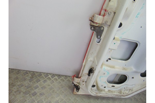 ROJO PUERTA DELANTERA DERECHA NISSAN CABSTAR