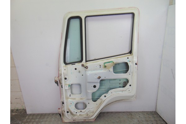 ROJO PUERTA DELANTERA DERECHA NISSAN CABSTAR