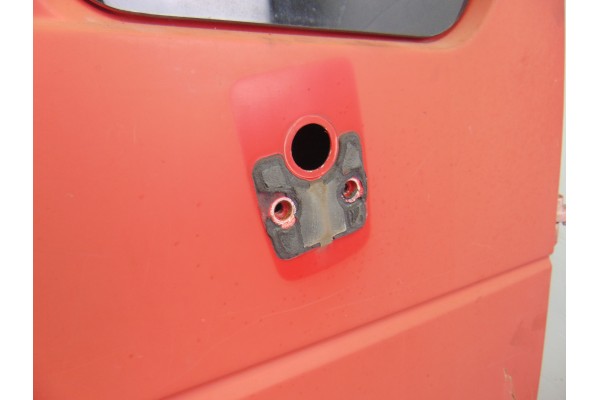 ROJO PUERTA DELANTERA DERECHA NISSAN CABSTAR