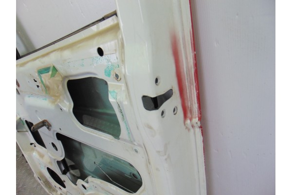 ROJO PUERTA DELANTERA DERECHA NISSAN CABSTAR