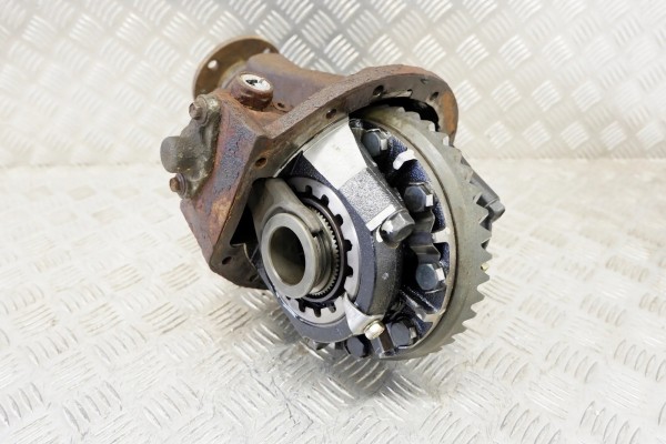 Rear reducer TOYOTA LAND CRUISER 120 _J12_ 411106A360 3 0L diesel 120kW Part manufacturer Toyota OE