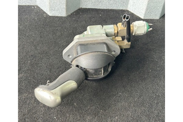 HANDBRAKE VALVE DAF XF 106 1845501 KNORR BREMSE DPM95DS K050974 Car type trucks