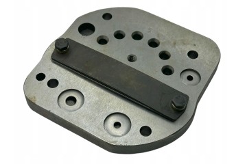 Complete valve plate for compressors type 601 24 and 601 27 FOS Polmo Catalog number of the part 601 27 005 02 9