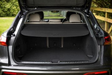 AUDI Q5 III GU 2024 TRUNK BLIND BLACK 8MA863553 Part manufacturer HERSTMOTO