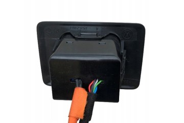 Convertidor de Corriente Original VW / AUDI 12V a 220V con Enchufe