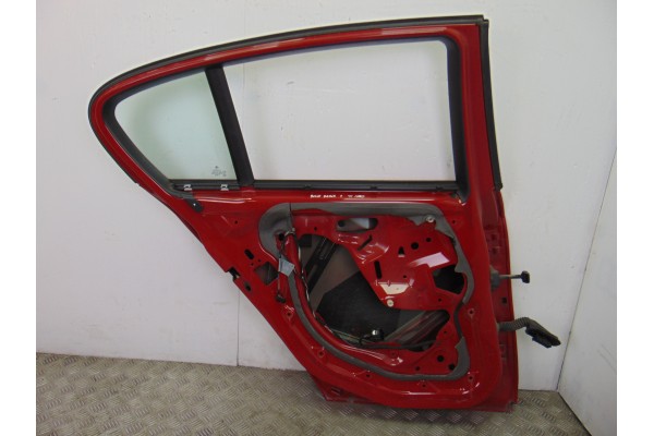 ROJO PUERTA TRASERA IZQUIERDA BMW SERIE 1 BERLINA (E81/E87)