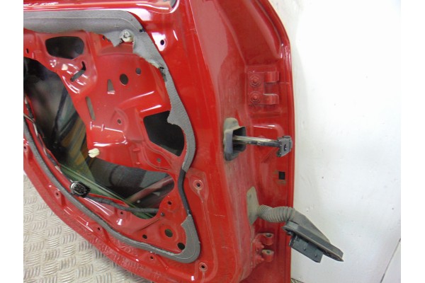ROJO PUERTA TRASERA IZQUIERDA BMW SERIE 1 BERLINA (E81/E87)