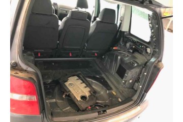 VOLKSWAGEN TOURAN (1T1) Highline