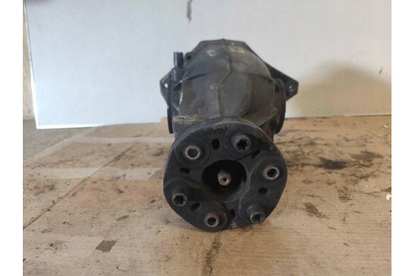Rear reducer MERCEDES BENZ E W212 GJS40015 2 2L diesel 125kW 2013 Catalog number of substitutes A7093510205