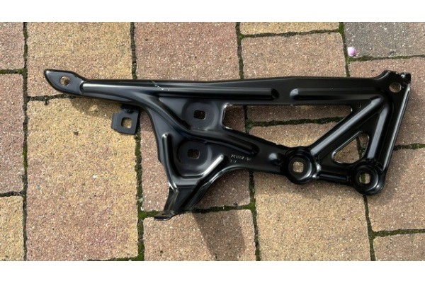 BMW X2 F39 FENDER MOUNT BRACKET LEFT FRONT 41007956403 7956403 NEW