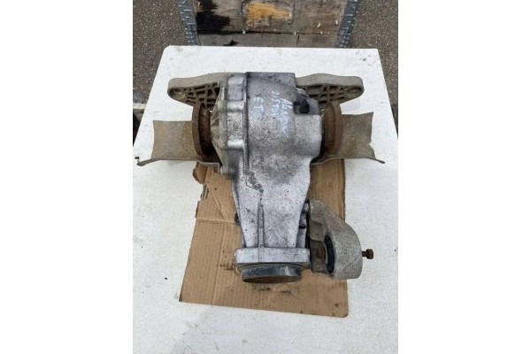 Rear reducer AUDI A4 8E2 B6 8E0599287 2 5L diesel 132kW 2001