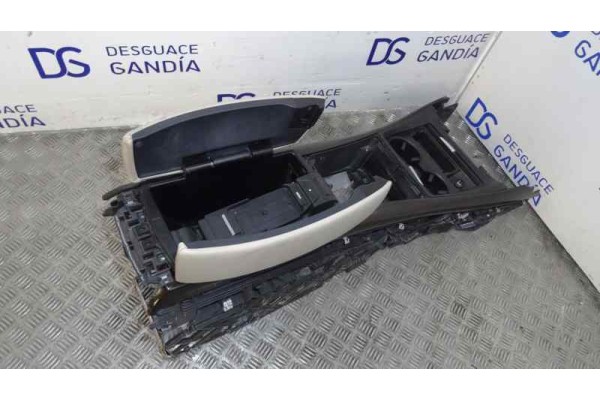 CREMA APOYABRAZOS CENTRAL BMW SERIE X5 (E70) xDrive30d CREMA 156644 BMW - 1