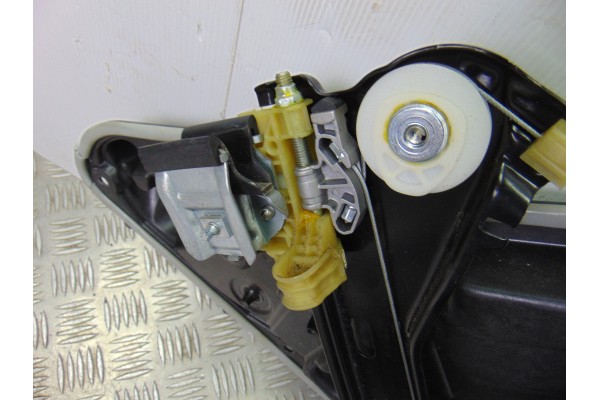 6 PIN ELEVALUNAS TRASERO DERECHO MERCEDES-BENZ CLASE CLA (BM 117)